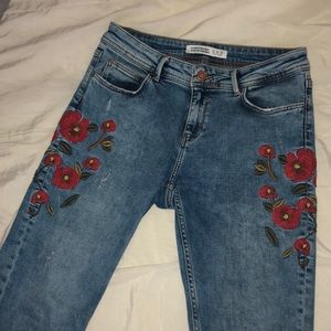ZARA Embroidered Flower Jeans Size 4